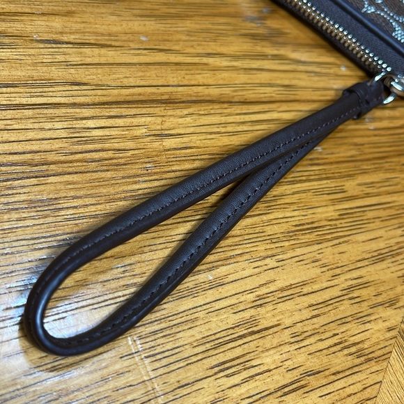 FINAL PRICE!!! COACH Signature Medium Wallet Wristlet - Picture 13 of 15